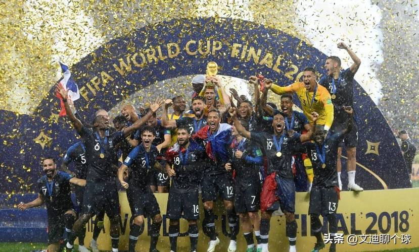 齐达内访华与樊振东互动，展现球技，赞其乒乓球成就，两人友好交流，共话皇马。