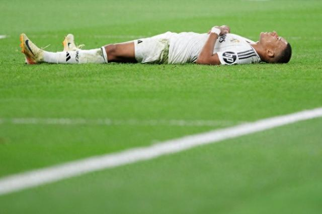 记者：申花队已于昨晚返回上海，迎来5天假期进行休整