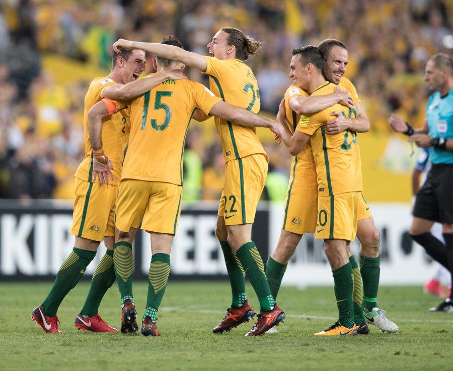 中国足球最悲情球队！梅州客家降级，球迷：再也不相信奇迹了！（中国足坛最悲情一幕！梅州客家宣告降级，球迷无奈：不再相信奇迹！）