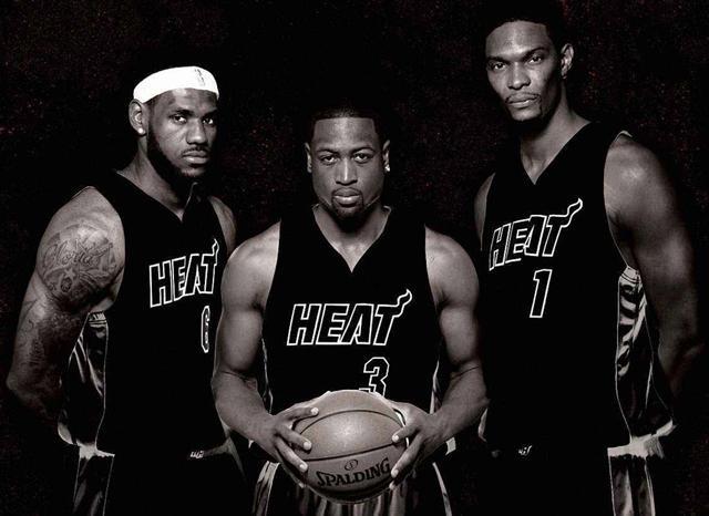 国际乒联最新单打排名：王楚钦、孙颖莎列榜首（最新乒坛单打榜出炉：王楚钦与孙颖莎双双登顶）