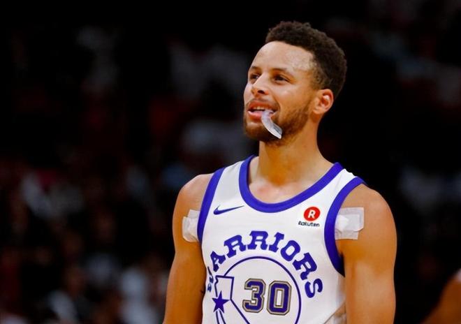 希腊队攻防两端表现亮眼（希腊队攻守俱佳状态火热）