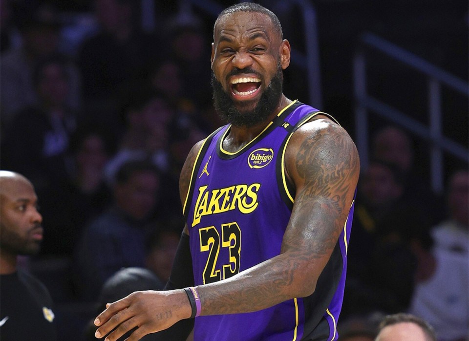 佩杜拉：那不勒斯持续追逐梅努；洛伦佐-卢卡换奇克传闻不实（佩杜拉：那不勒斯继续追梅努，洛伦佐-卢卡与奇克互换纯属谣传）