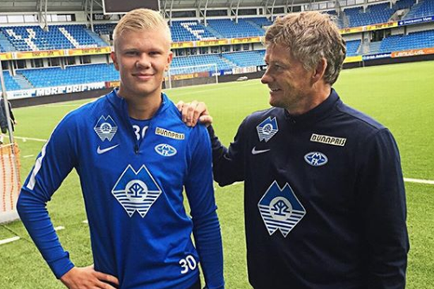 热刺告别战，孙兴慜父亲孙雄正现场观战儿子与纽卡的比赛