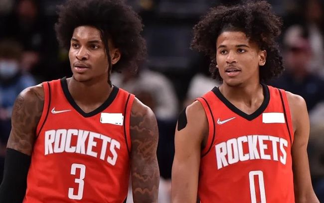 英超积分榜：阿森纳2分领先曼城，维拉第3曼联第6利物浦第10（英超积分更新：阿森纳领跑曼城2分，维拉第3、曼联第6、利物浦第10）